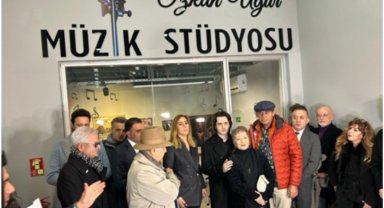 Özkan Uğur Müzik Stüdyosu İstanbul'da açıldı