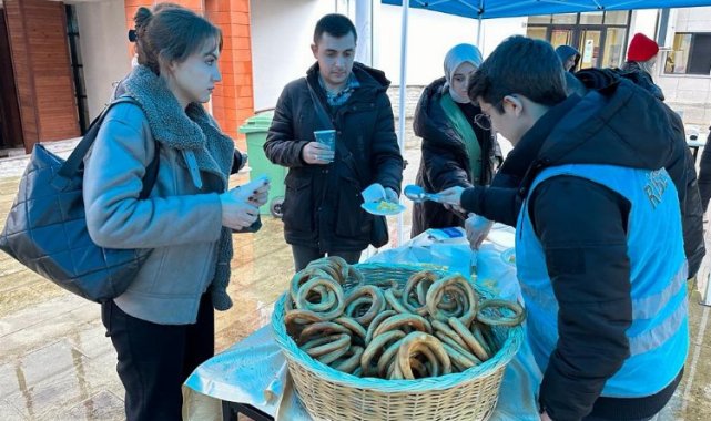 Rize'de öğrencilere sınav öncesi ikram