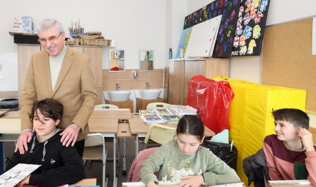 Sakarya'da Başkan Yüce miniklerin derslerine konuk oldu