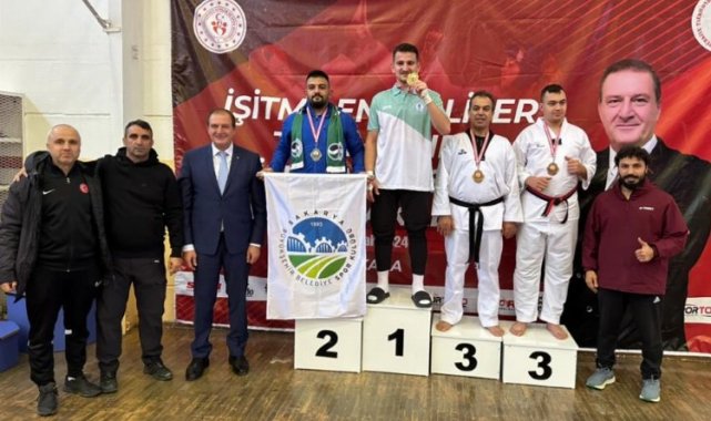 Sakaryalı güreşçiye gümüş madalya