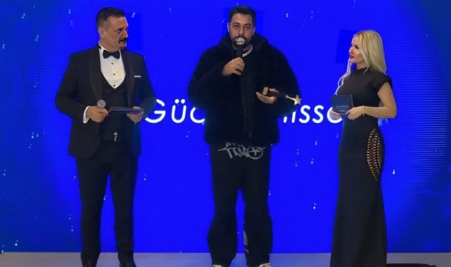 Şevket Öndaş 'Yılın En Dikkat Çeken Parlayan DJ'yi seçildi!