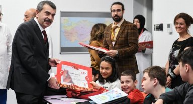 Tatilde dijital bağımlılığa karşı kitap okuma tavsiyesi