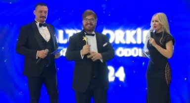 Tenor Sedat Can Öztoprak ödüllere doymuyor!