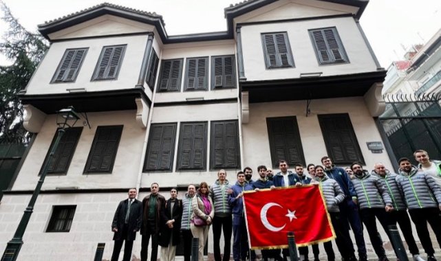 TOFAŞ'lı basketbolcular Ata'nın doğduğu evde
