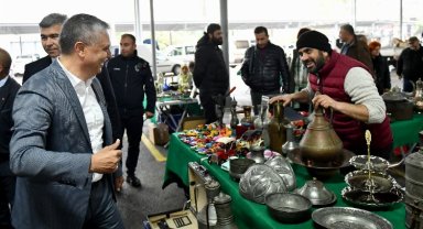 Antalya'daki antika meraklıları bu pazarda