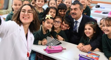 Bakan Tekin'den İstanbul'da okul ziyareti