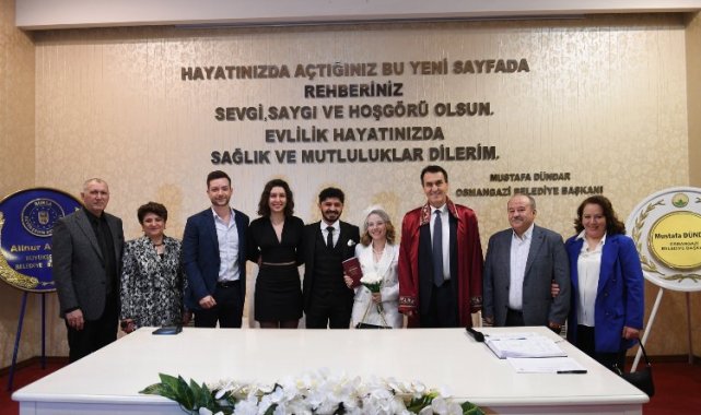 Başkan Dündar Sevgililer Günü'nde nikah kıydı