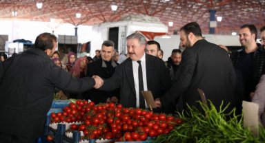 Başkan Palacıoğlu, Yıldırım Beyazıt Pazar Yerinde ilgiyle karşılandı