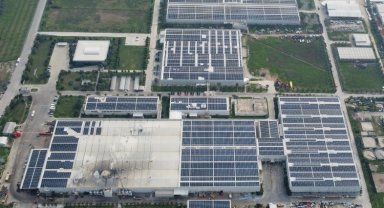 CW Enerji güneş panelleri ile firmalar karbon salınımının önüne geçiyor