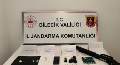 Dur ihtarına uymayan araçta uyuşturucu madde ele geçirildi