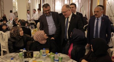 "Esnafımızın desteği ile hizmet ve eser siyasetine devam edeceğiz"