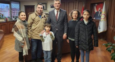 Gölcük'ün satrançta gururu Dere'den Başkan Sezer'e ziyaret