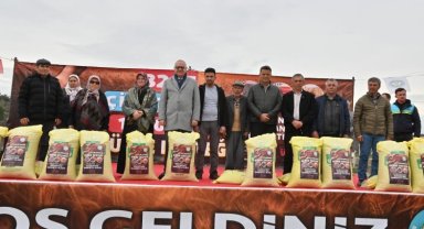 Gördes'te 1004 üreticiye 230 ton gübre desteği