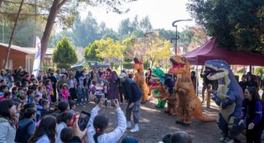Kampta anneler ve çocuklar mutlu