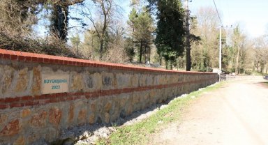 Kocaeli'de mezarlıklara taş duvar ve tel çit