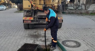 Kula'da dört mahallenin yağmursuyu ızgaraları temizlendi