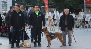 Manisa'da depremde kaybedilen vatandaşlar anıldı