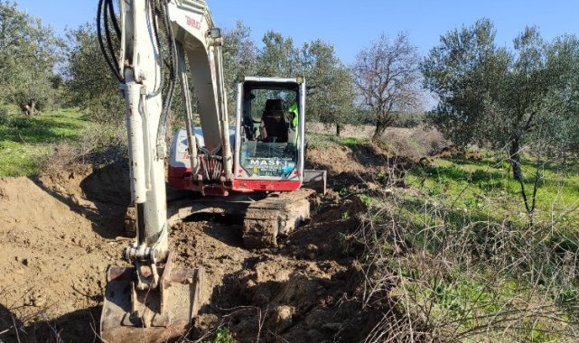 Manisa'da dere temizlikleri devam ediyor