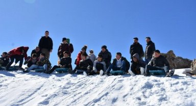 Sason'da miniklere kar etkinliği