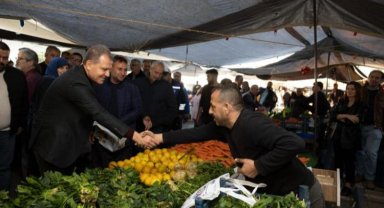 Vahap Seçer'den pazar yeri ziyareti