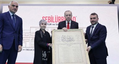 103 yıl önceki ilk nüsha hediye edildi