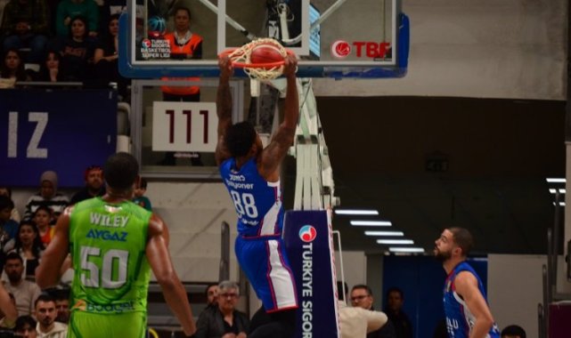 Anadolu Efes deplasmanda kazandı