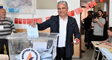Antalya Muratpaşa'da Başkan Uysal oyunu kullandı