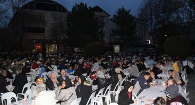 Ayar ailesi 1500 kişiyi iftarda ağırladı