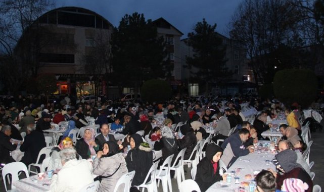 Ayar ailesi 1500 kişiyi iftarda ağırladı