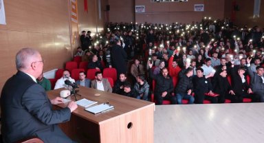 Bakan Güler, memleketinde gençlerle buluştu