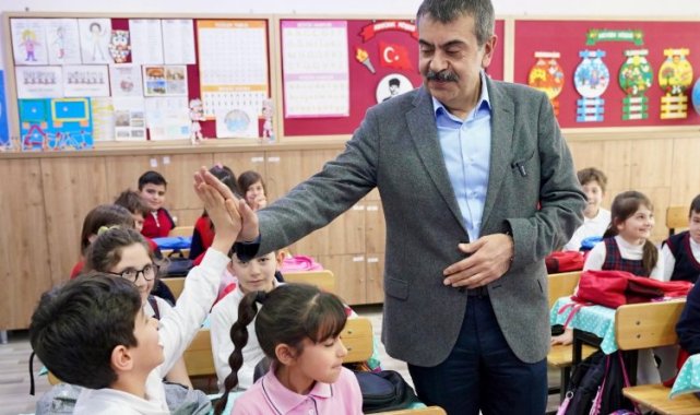 Bakan Tekin Tokat'ta öğrencilerle buluştu