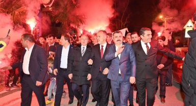 Başkan Aktaş'a gençlerden coşkulu karşılama