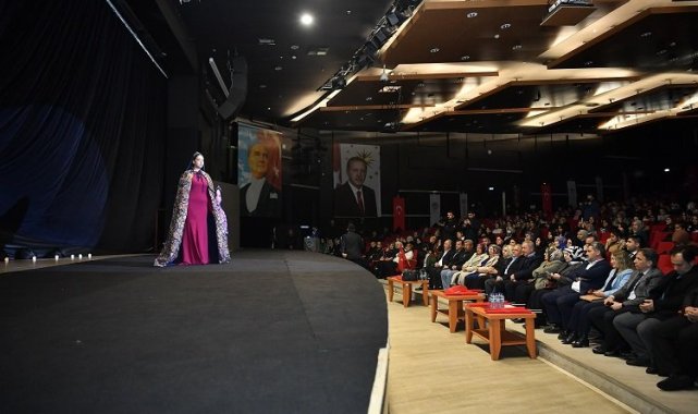 Başkan Büyükkılıç, Kahraman Türk Kadınları Defilesi'ne katıldı