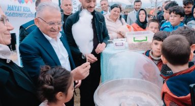 Başkan Büyükkılıç, Yetim çocukların coşkusuna ortak oldu