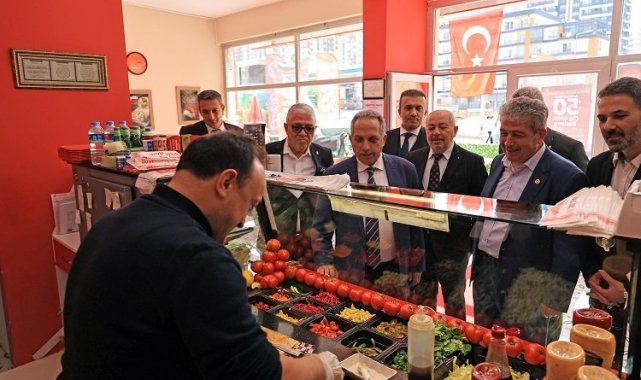 Başkan Yalçın vatandaşın ilgisiyle karşılanıyor
