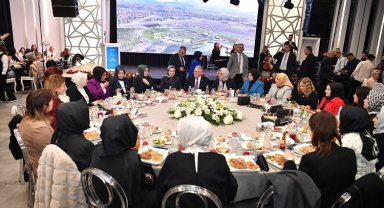 Büyükkılıç ailesinden renkli '8 Mart' kutlaması
