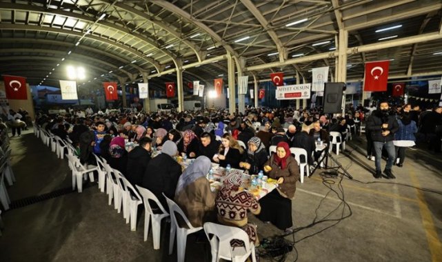 Büyükşehir'in iftar bereketi Karşıyaka'ya taşındı