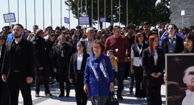 Çağdaş Gençlik Şehitler Abidesi'nde buluştu