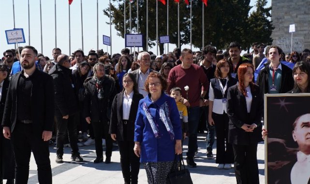 Çağdaş Gençlik Şehitler Abidesi'nde buluştu
