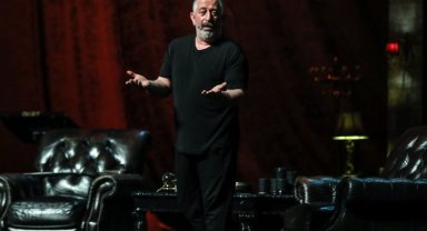Cem Yılmaz 'Geleceğin Hekimleri' için sahne aldı