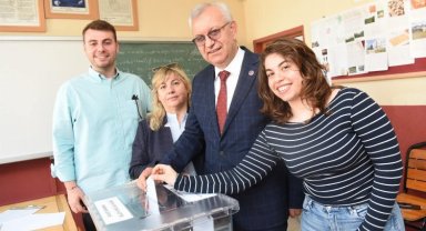 Edirne Keşan'da başkan adayları oylarını kullandı