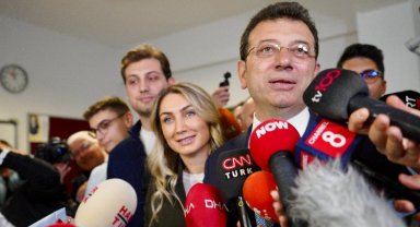 İstanbul'da İmamoğlu ailesi Beylikdüzü'nde oy kullandı