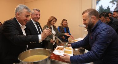 İzmir Güzelbahçe'de iftar yemeğinde 'İnce' birliktelik
