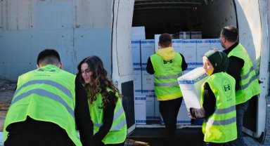 İzmirli genç Boşnaklardan Ramazan yardımı