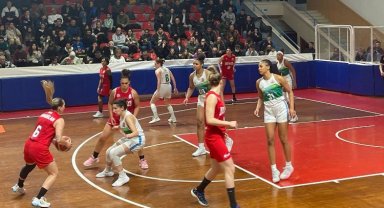 İzmit'in Perileri Antalya'yı farklı geçti