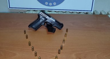 Keşan'da eğlence mekanında tabanca ele geçirildi!