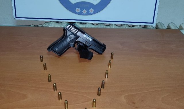 Keşan'da eğlence mekanında tabanca ele geçirildi!