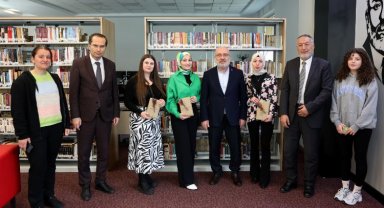 Kitap okuyan öğrenciler ödüllendirildi