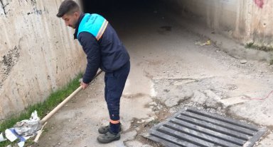 Manisa'da ızgara temizleme çalışmaları sürüyor