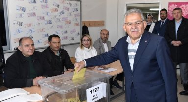 Memduh Büyükkılıç'tan sandık çağrısı